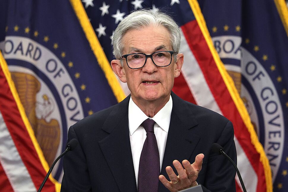 Economy Poised to Slow, Leading Indicator Shows