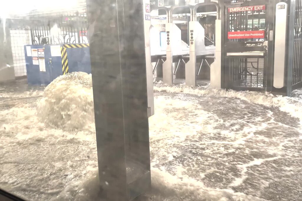 Live Updates: New York Region Is Set for a Waterlogged Commute After Flash Floods