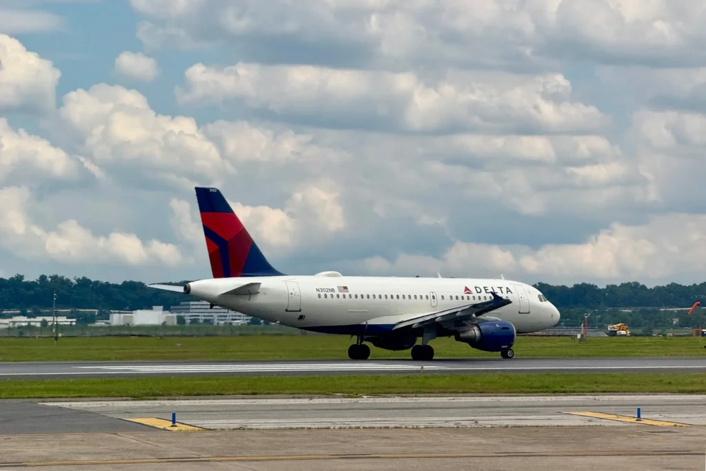 25 Hospitalized After Delta Flight Is Hit by Strong Turbulence