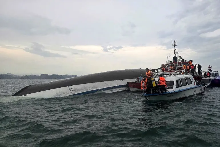 Tourist boat capsizes in Vietnam’s Ha Long Bay, killing 37
