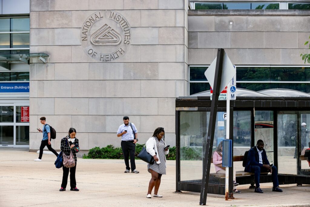 Trump officials halt ‘dangerous’ research, overriding NIH career scientists